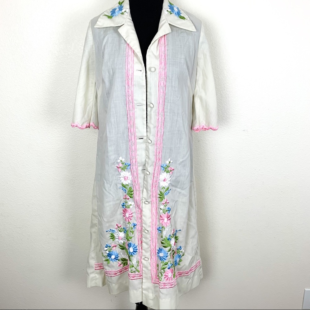Vintage Floral Robe - Picture 3 of 11